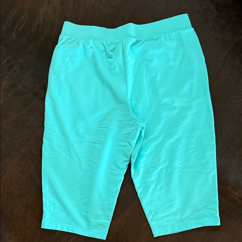 Croft & Barrow Women's Teal Bermuda Shorts - Picture 3 of 3